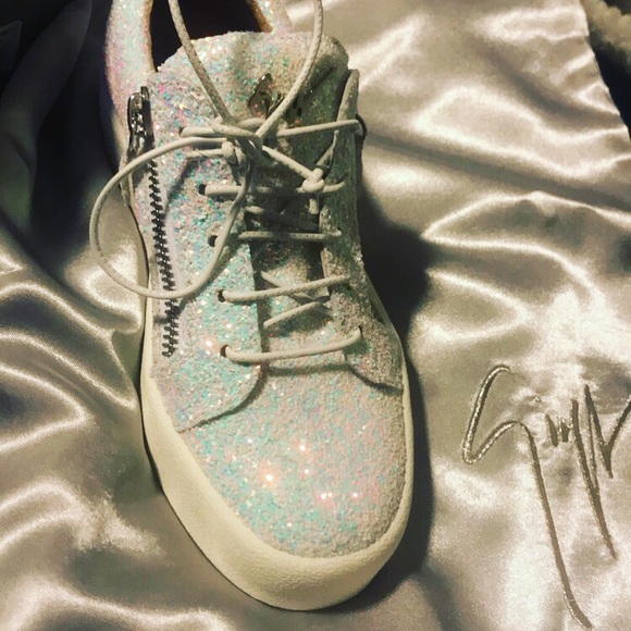 Guiseppes Sz 37/5 (7/7.5us) women - Picture 1 of 1